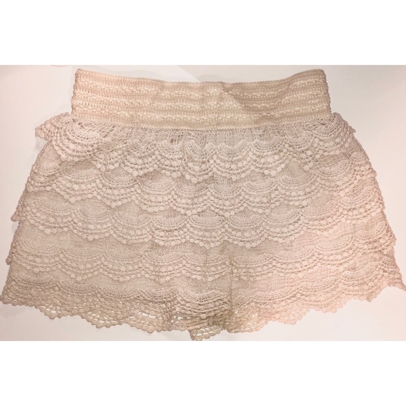 SOLD - Tiered Crochet Lace Shorts with Scallop Hem - Picture 3 of 8